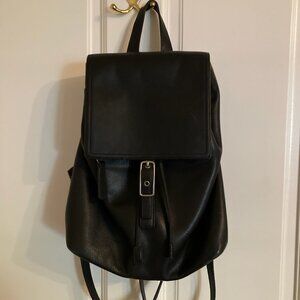 Authentic Coach Leather Backpack – Elegant, Pristine & Timeless!